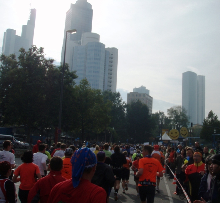 Frankfurt Marathon Pictures - Tor Rnnow