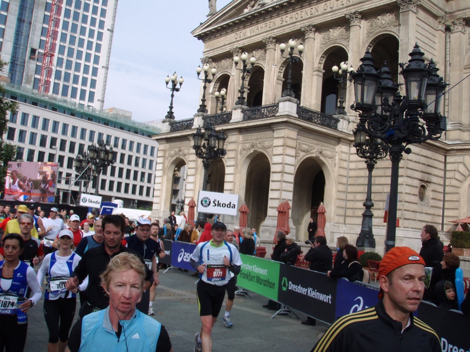 Frankfurt Marathon Pictures - Tor Rnnow