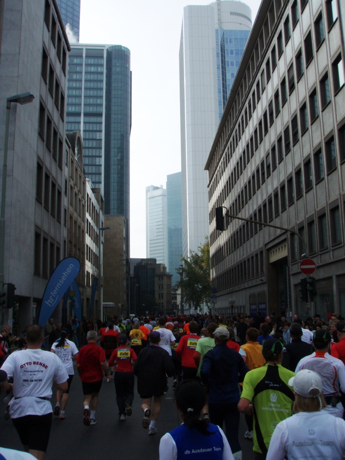 Frankfurt Marathon Pictures - Tor Rnnow