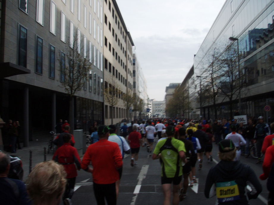 Frankfurt Marathon Pictures - Tor Rnnow