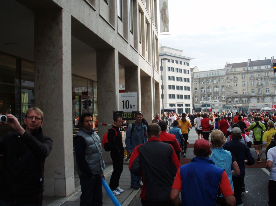 Frankfurt Marathon Pictures - Tor Rnnow