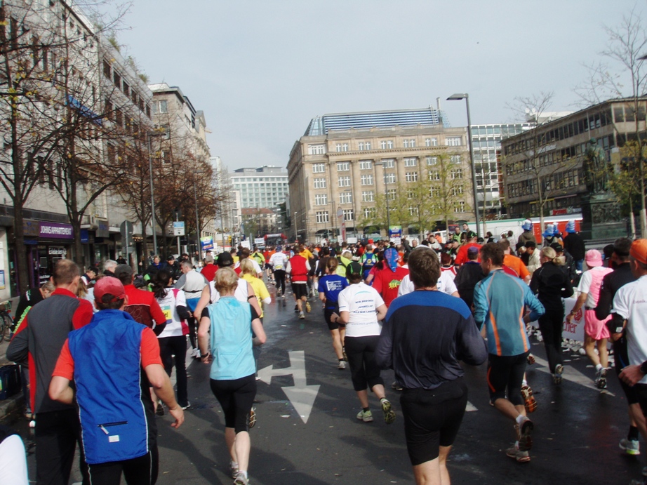 Frankfurt Marathon Pictures - Tor Rnnow