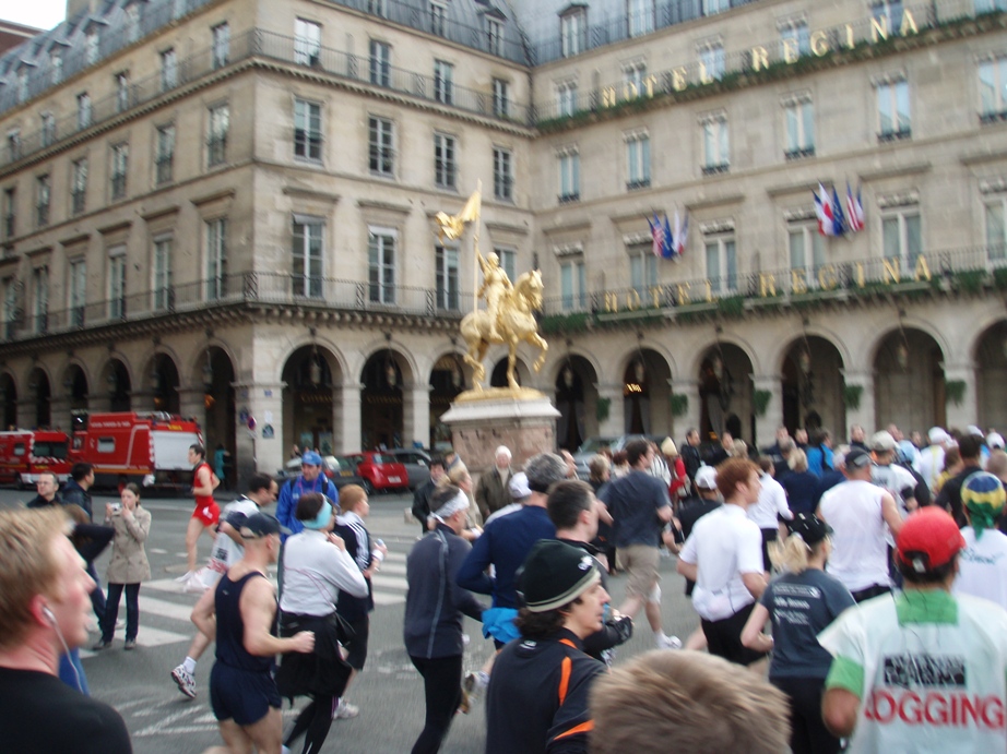 Paris Marathon Pictures - Tor Rnnow