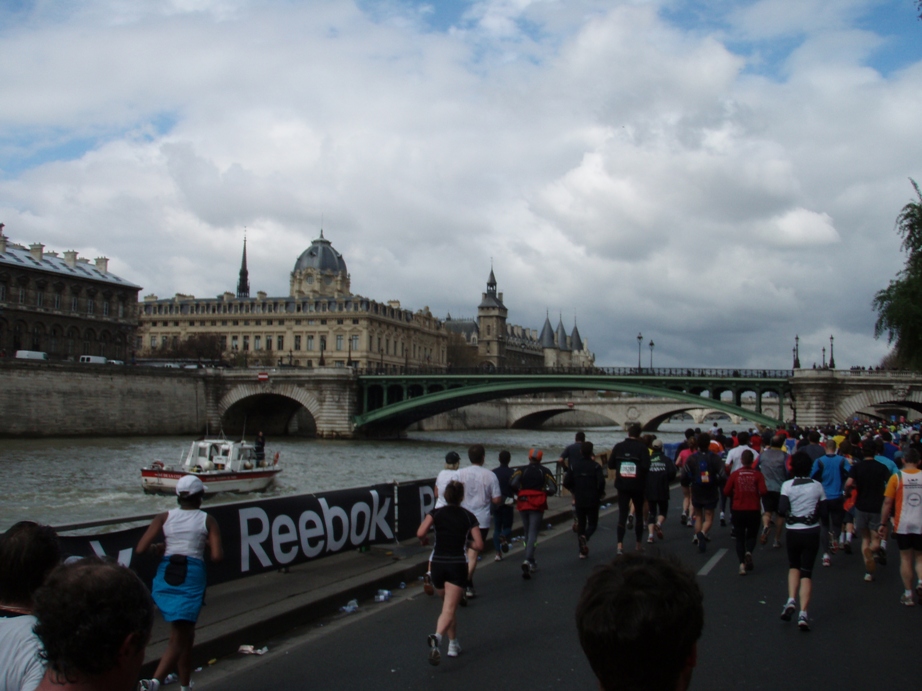 Paris Marathon Pictures - Tor Rnnow