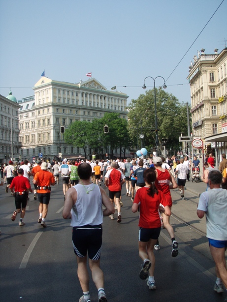 Vienna Marathon Pictures - Tor Rnnow