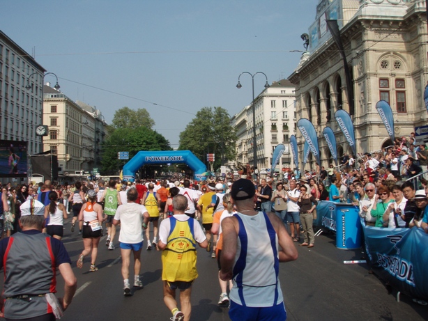 Vienna Marathon Pictures - Tor Rnnow