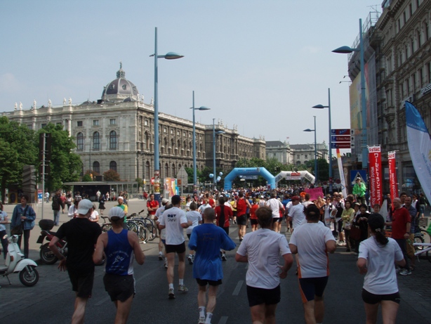 Vienna Marathon Pictures - Tor Rnnow