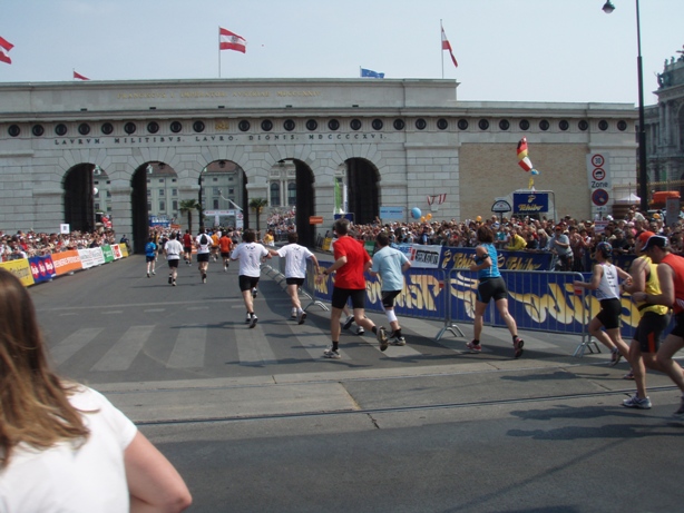 Vienna Marathon Pictures - Tor Rnnow
