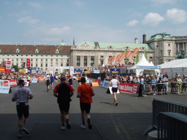 Vienna Marathon Pictures - Tor Rnnow