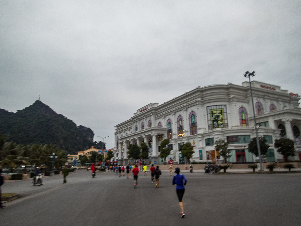 Halong Bay Heritage Marathon 2017 - Tor Rnnow