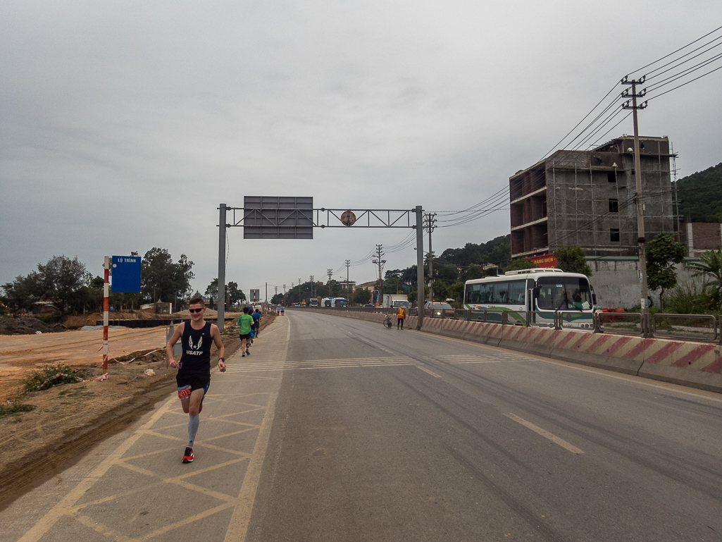 Halong Bay Heritage Marathon 2017 - Tor Rnnow