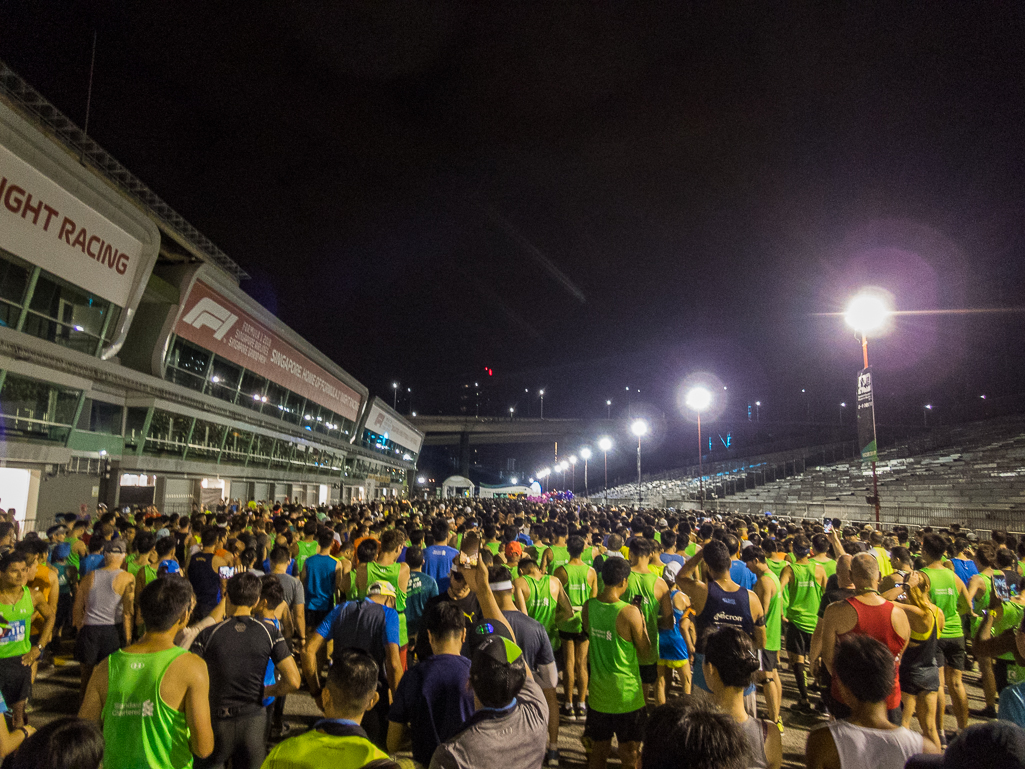 Standard Chartered Singapore Marathon 2018 - Tor Rnnow