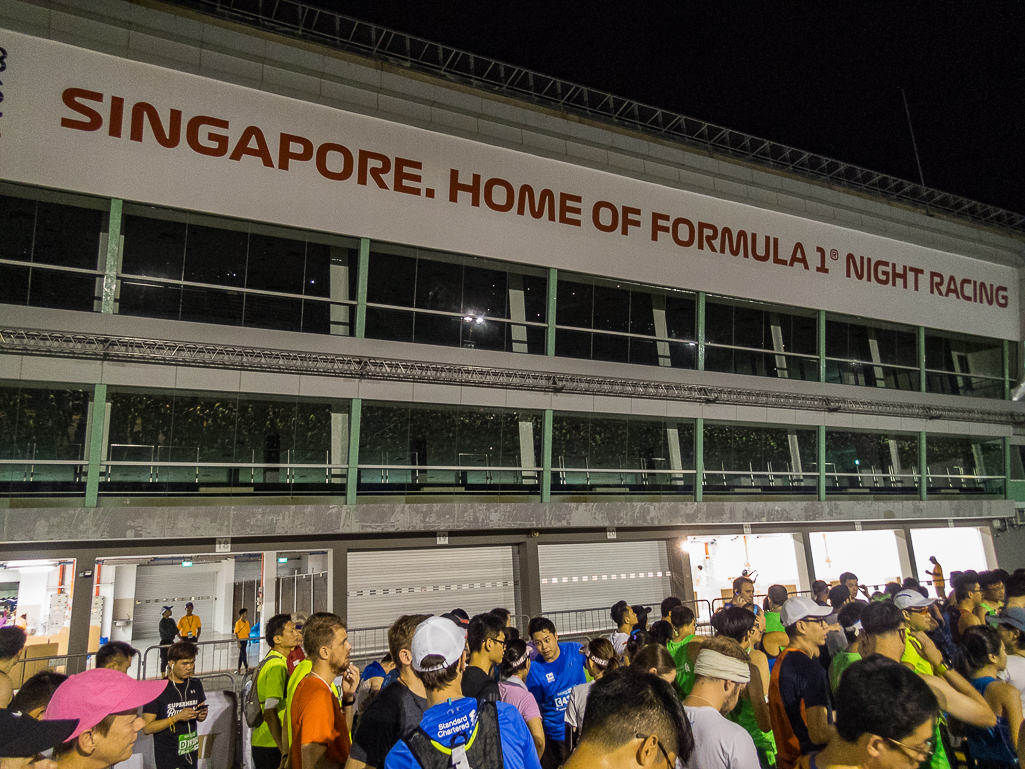 Standard Chartered Singapore Marathon 2018 - Tor Rnnow