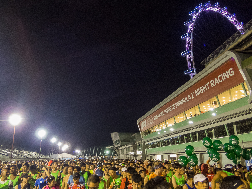 Standard Chartered Singapore Marathon 2018 - Tor Rnnow