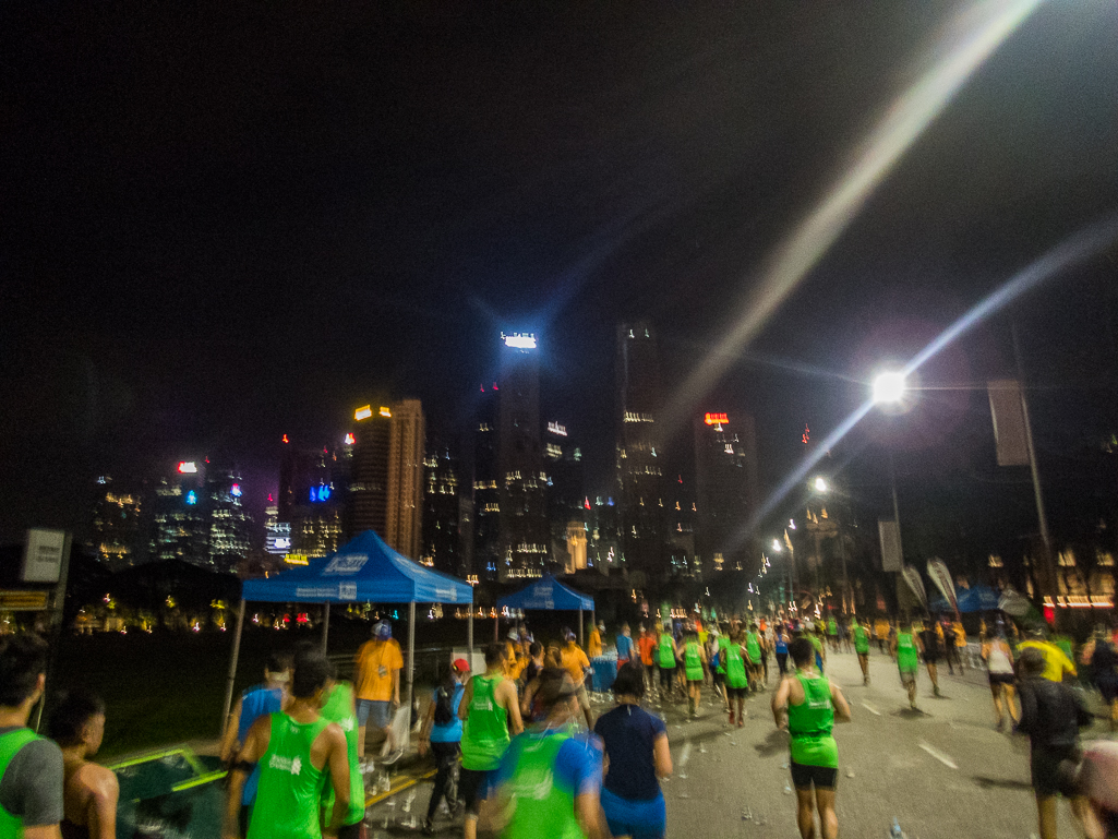 Standard Chartered Singapore Marathon 2018 - Tor Rnnow