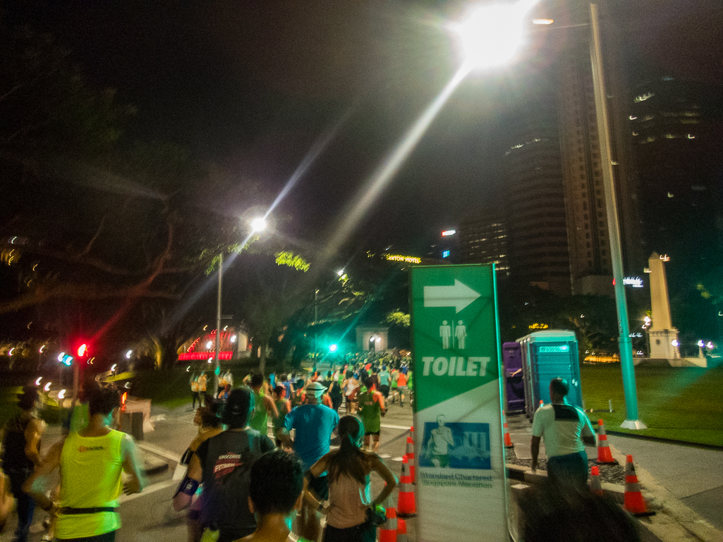 Standard Chartered Singapore Marathon 2018 - Tor Rnnow