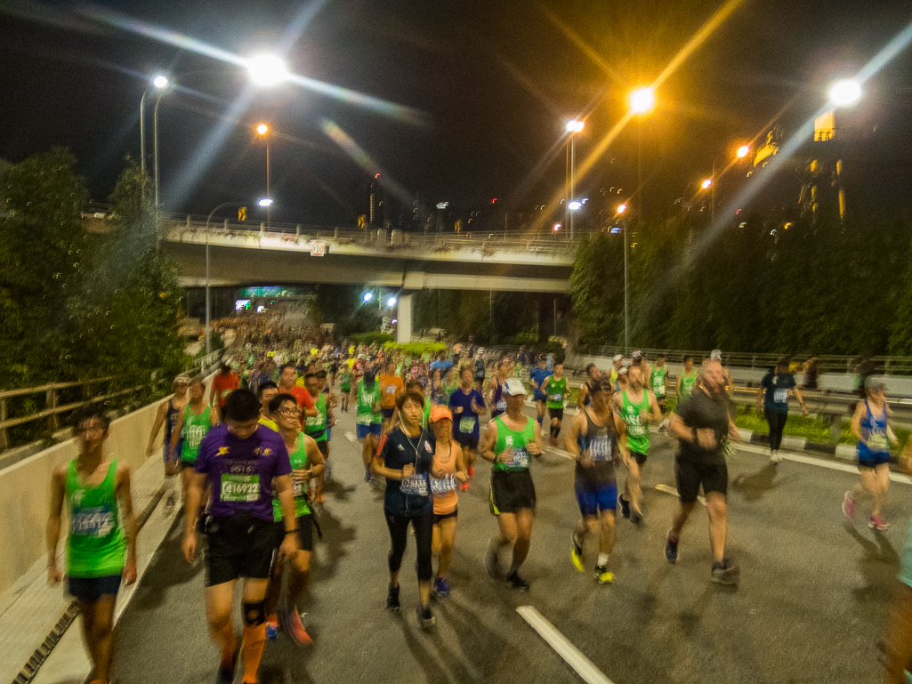 Standard Chartered Singapore Marathon 2018 - Tor Rnnow