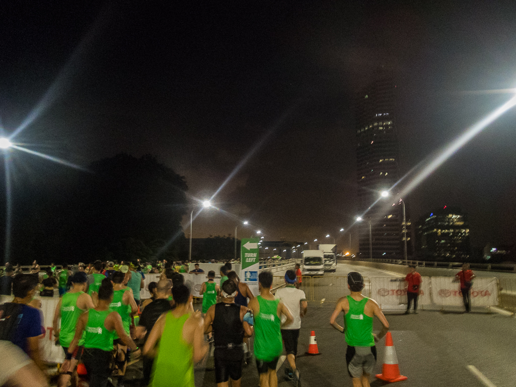 Standard Chartered Singapore Marathon 2018 - Tor Rnnow