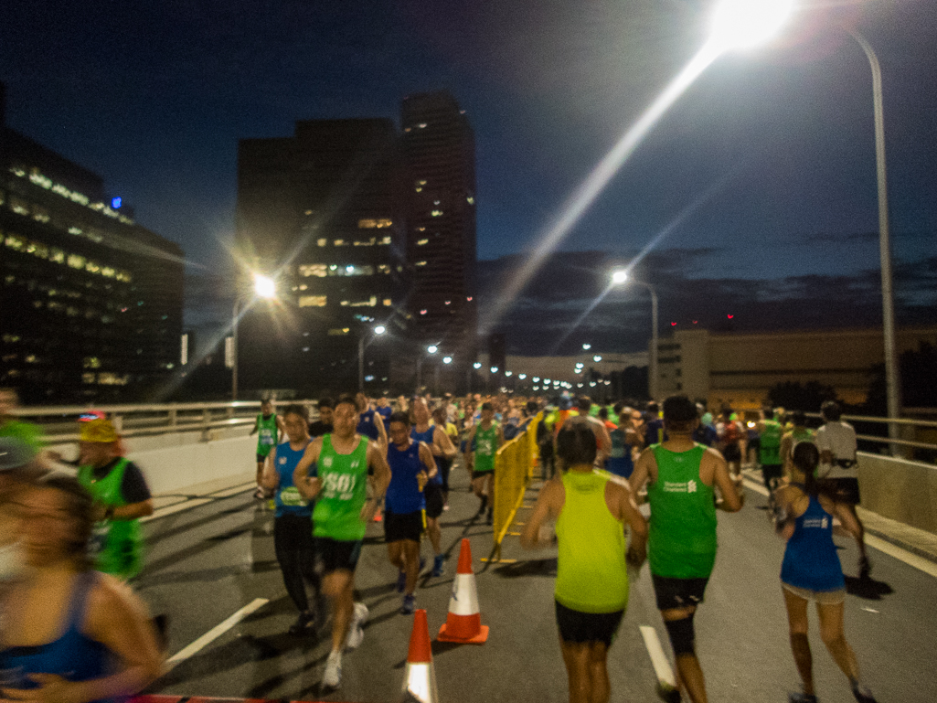 Standard Chartered Singapore Marathon 2018 - Tor Rnnow