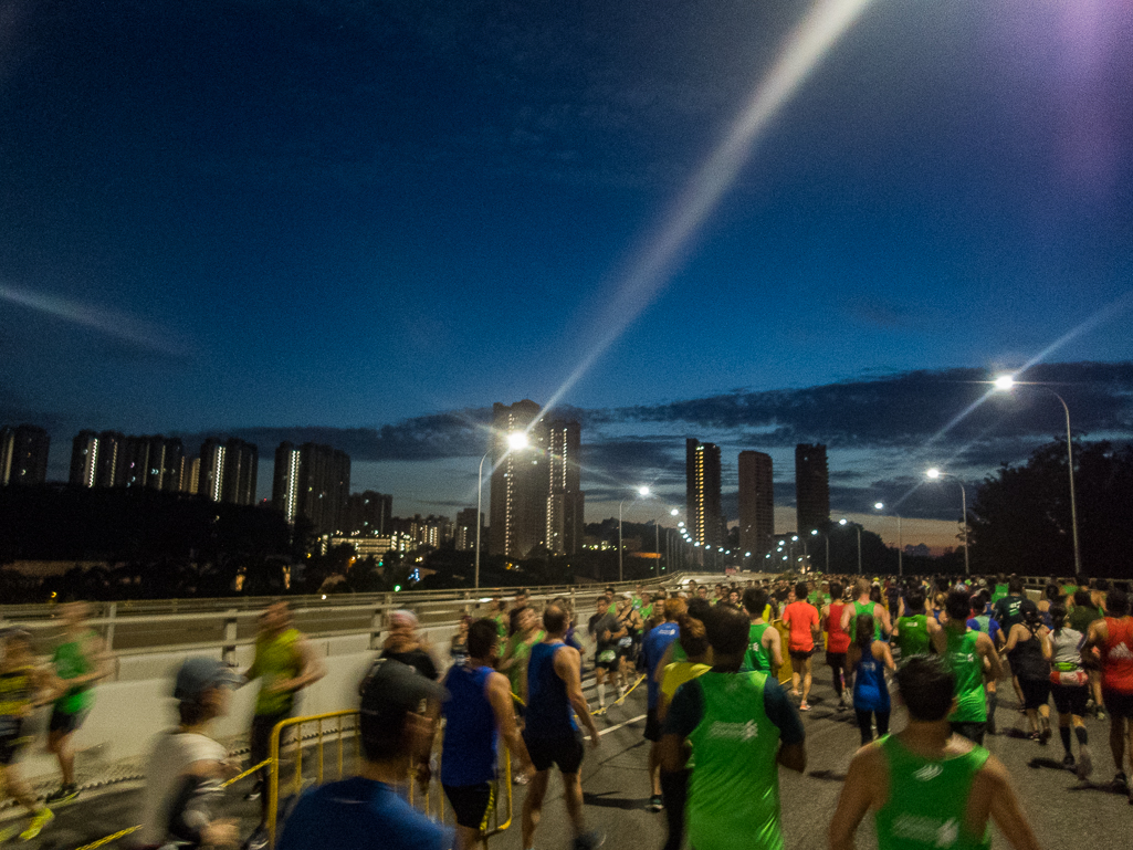 Standard Chartered Singapore Marathon 2018 - Tor Rnnow