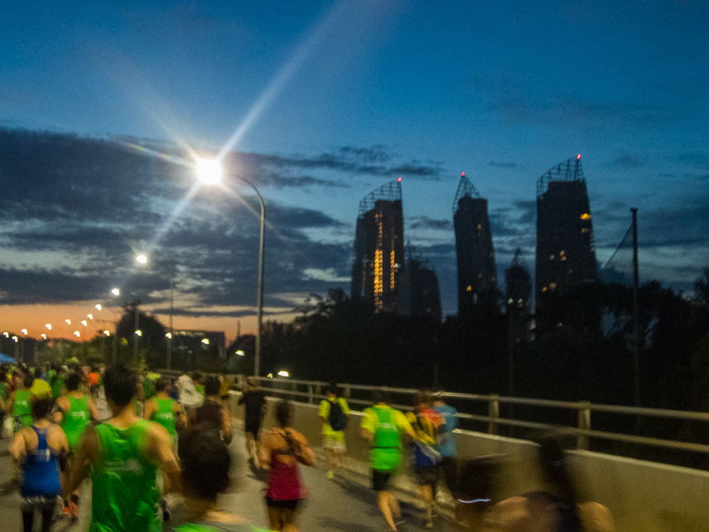 Standard Chartered Singapore Marathon 2018 - Tor Rnnow