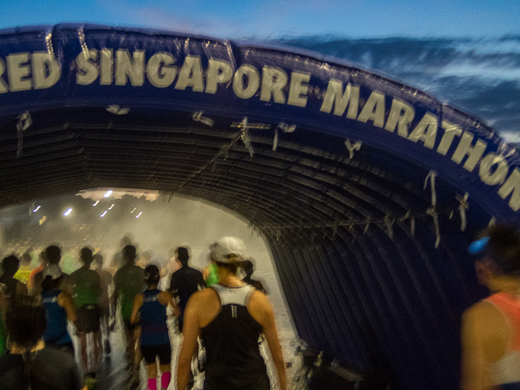 Standard Chartered Singapore Marathon 2018 - Tor Rnnow