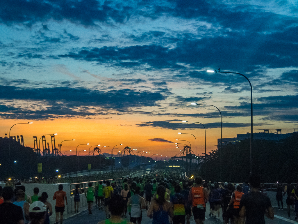 Standard Chartered Singapore Marathon 2018 - Tor Rnnow