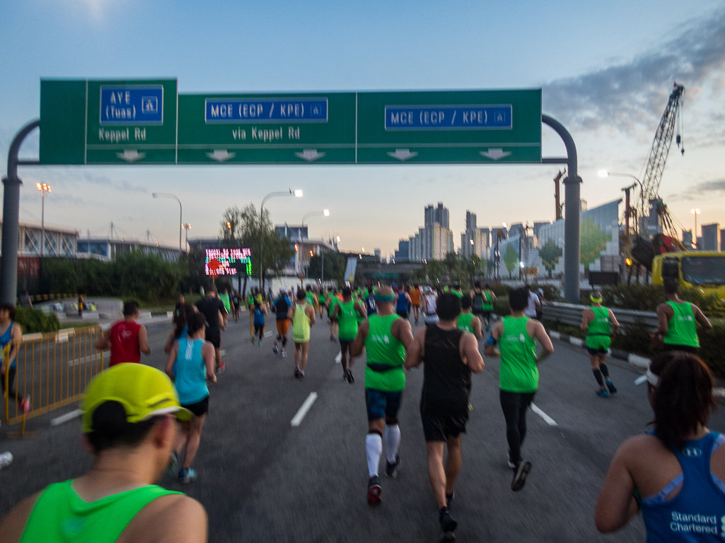 Standard Chartered Singapore Marathon 2018 - Tor Rnnow