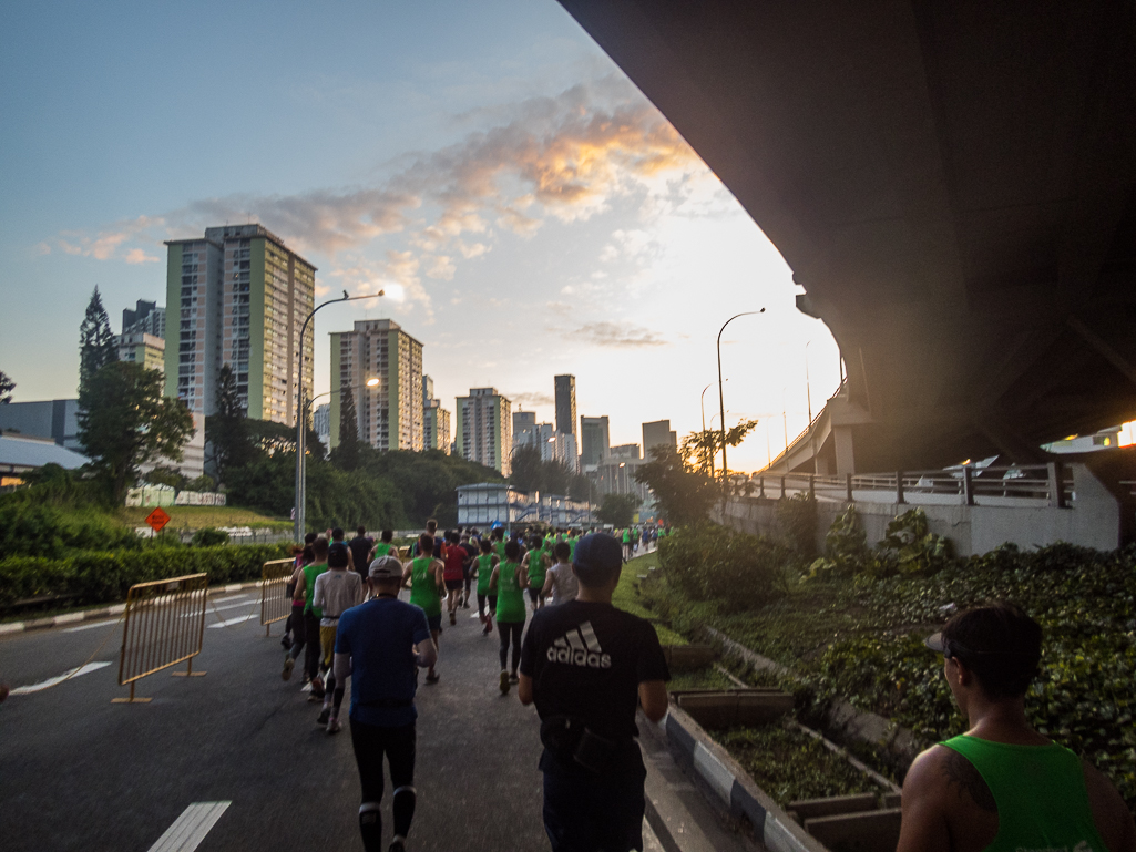 Standard Chartered Singapore Marathon 2018 - Tor Rnnow