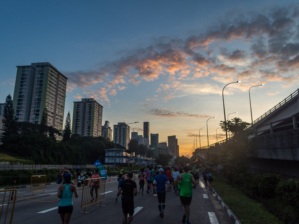 Standard Chartered Singapore Marathon 2018 - Tor Rnnow