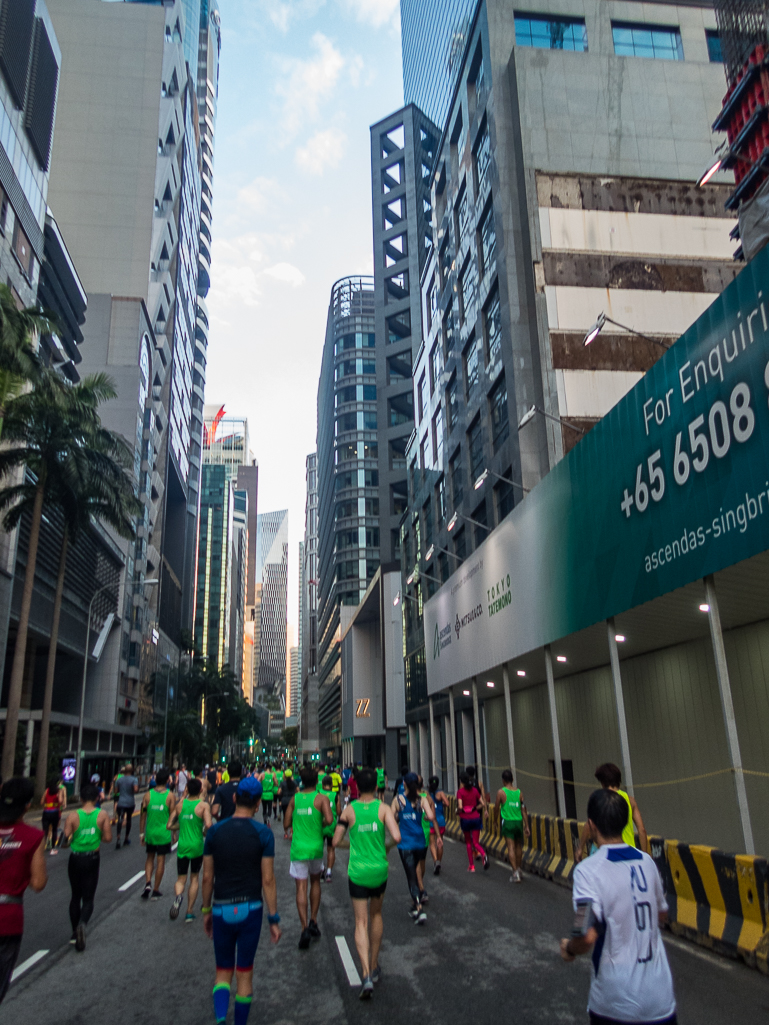 Standard Chartered Singapore Marathon 2018 - Tor Rnnow