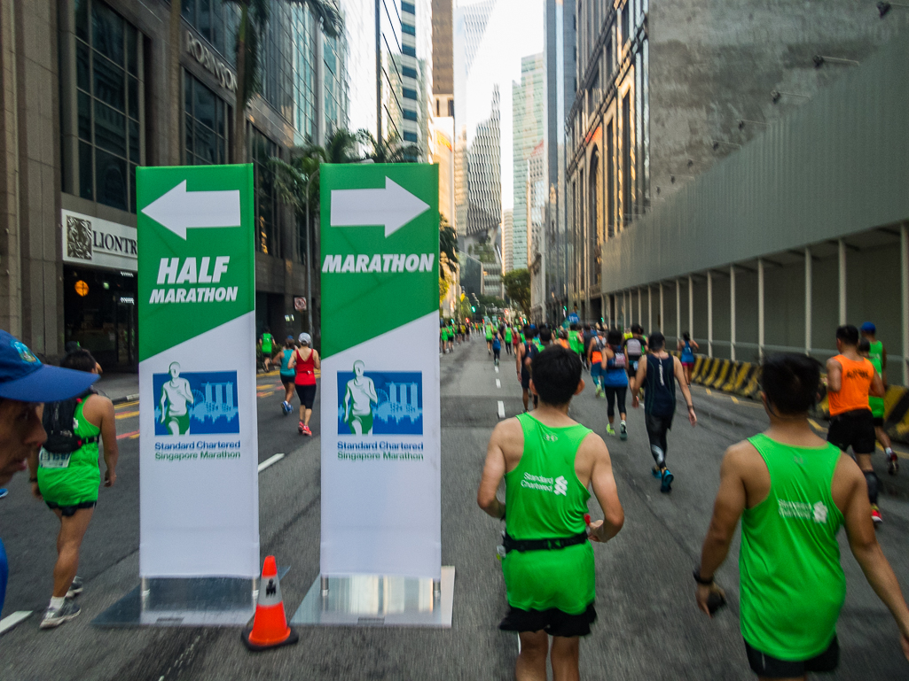 Standard Chartered Singapore Marathon 2018 - Tor Rnnow