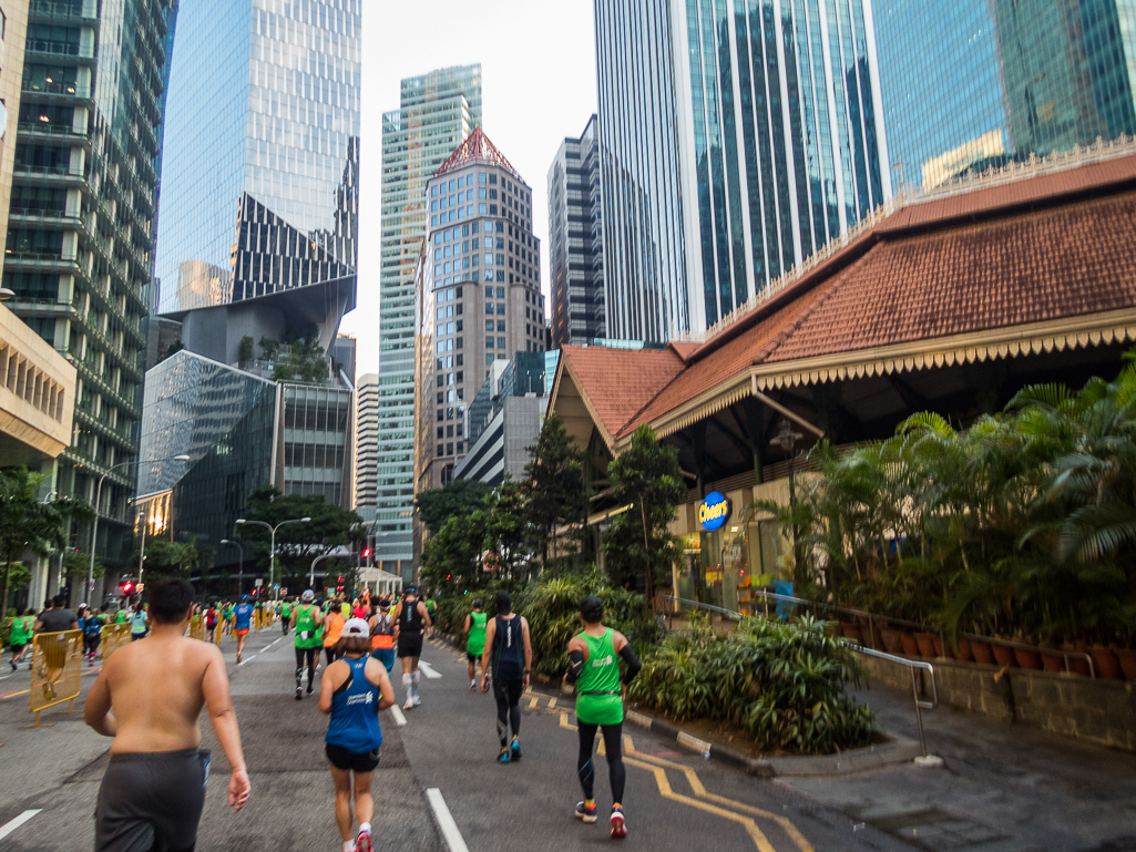 Standard Chartered Singapore Marathon 2018 - Tor Rnnow