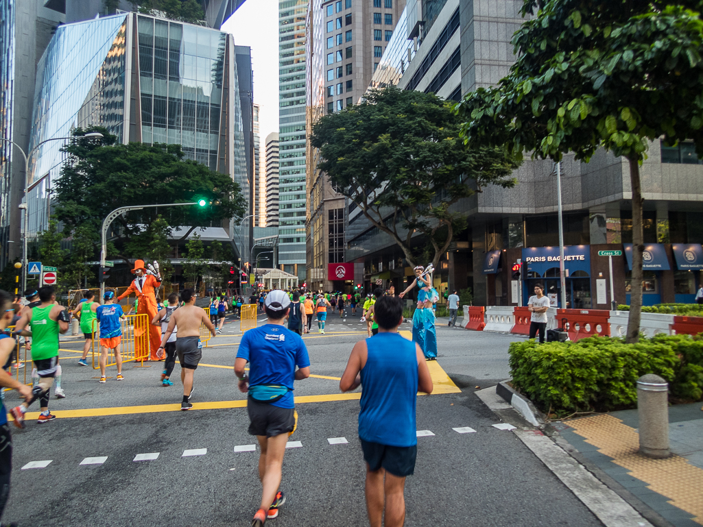 Standard Chartered Singapore Marathon 2018 - Tor Rnnow