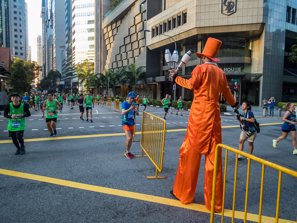 Standard Chartered Singapore Marathon 2018 - Tor Rnnow