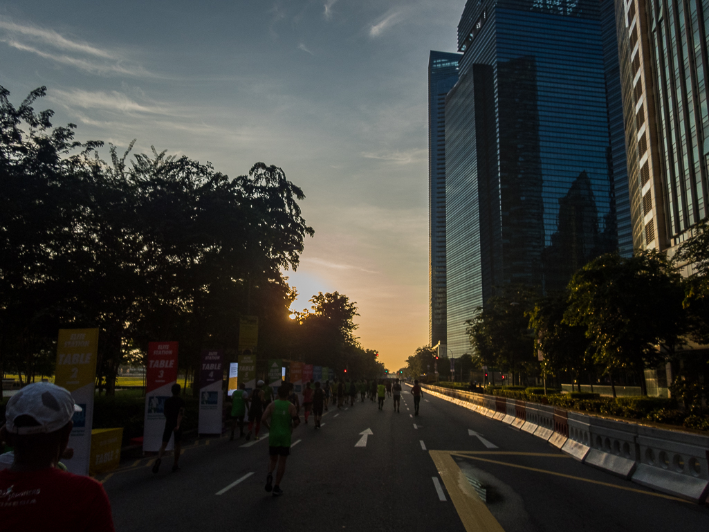 Standard Chartered Singapore Marathon 2018 - Tor Rnnow