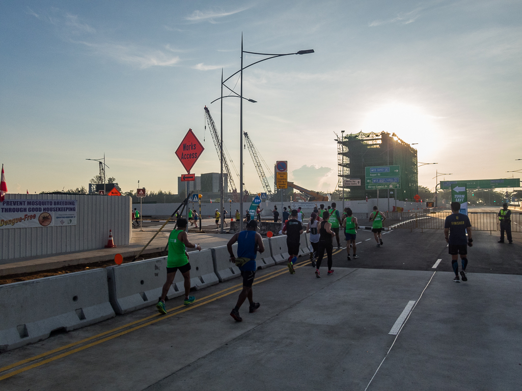 Standard Chartered Singapore Marathon 2018 - Tor Rnnow