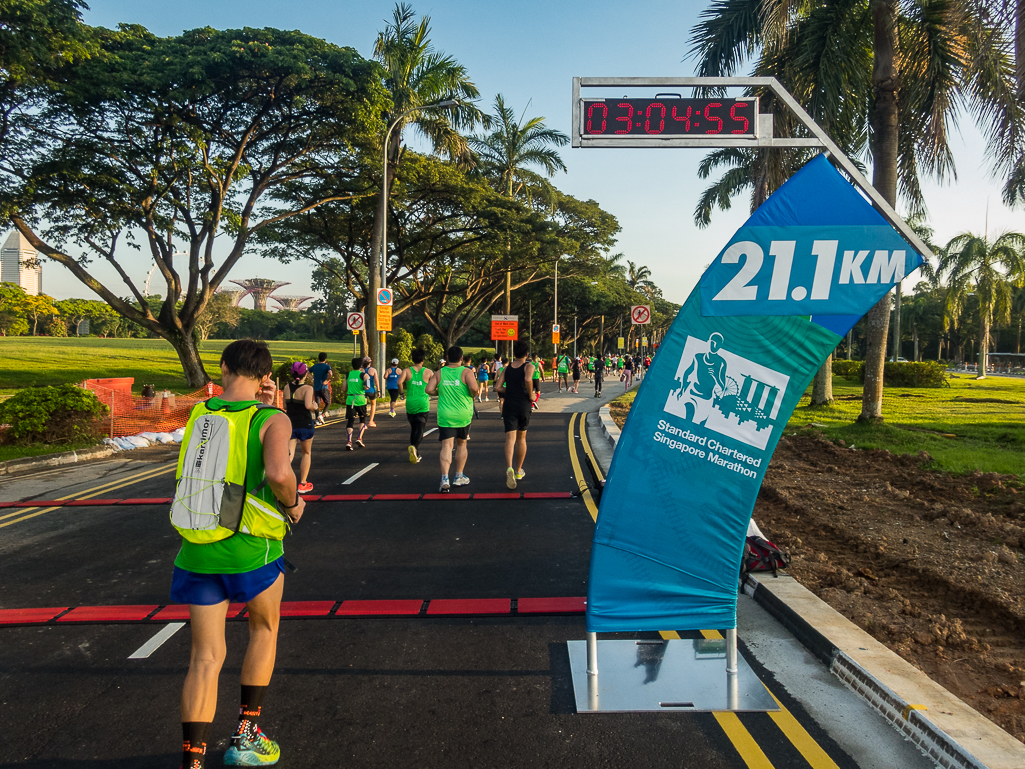 Standard Chartered Singapore Marathon 2018 - Tor Rnnow