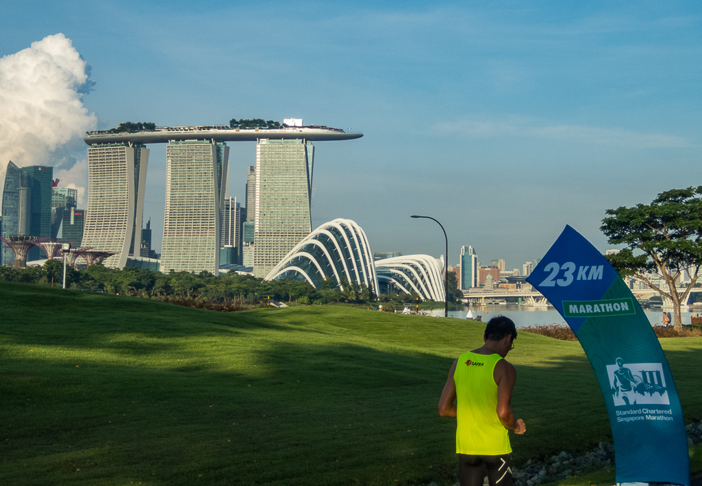 Standard Chartered Singapore Marathon 2018 - Tor Rnnow