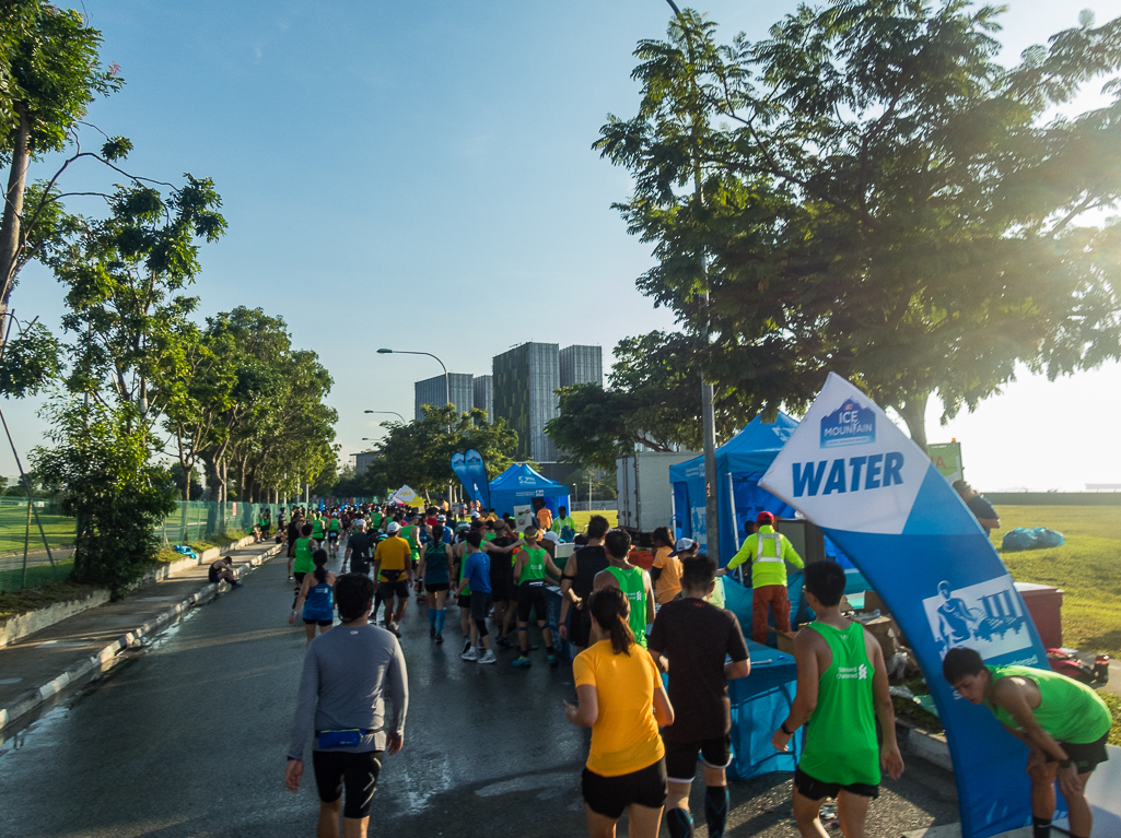 Standard Chartered Singapore Marathon 2018 - Tor Rnnow