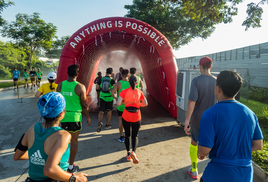 Standard Chartered Singapore Marathon 2018 - Tor Rnnow