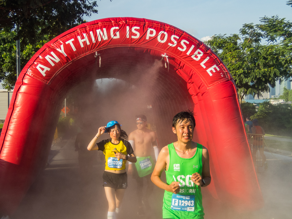 Standard Chartered Singapore Marathon 2018 - Tor Rnnow