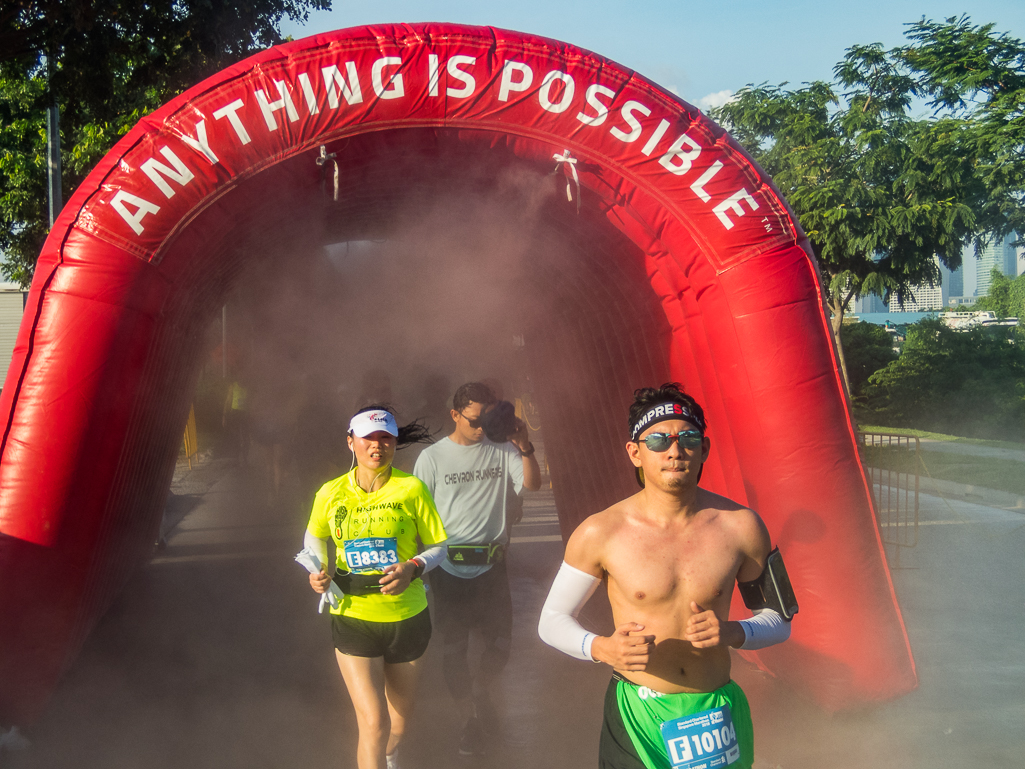 Standard Chartered Singapore Marathon 2018 - Tor Rnnow