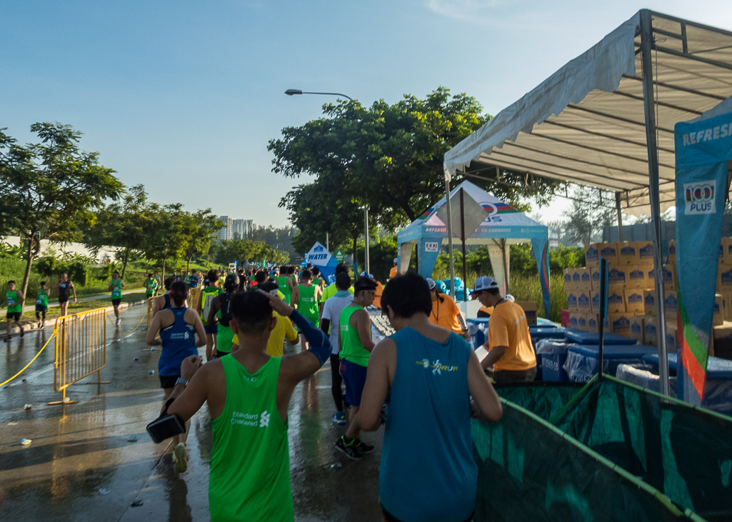 Standard Chartered Singapore Marathon 2018 - Tor Rnnow