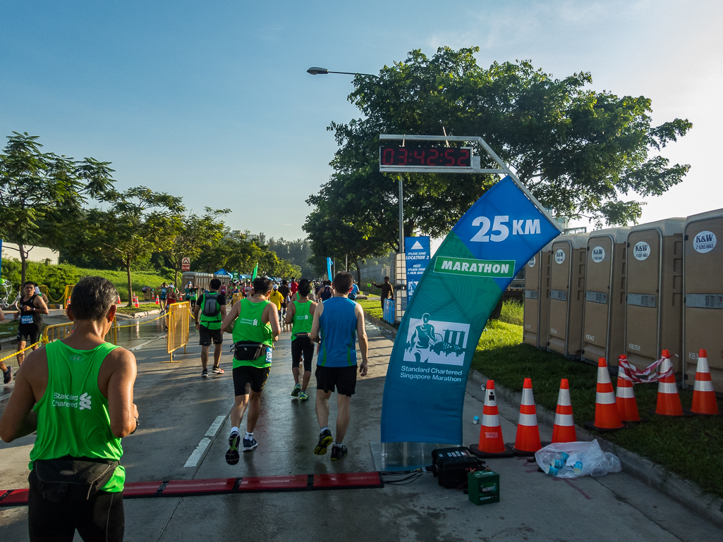 Standard Chartered Singapore Marathon 2018 - Tor Rnnow