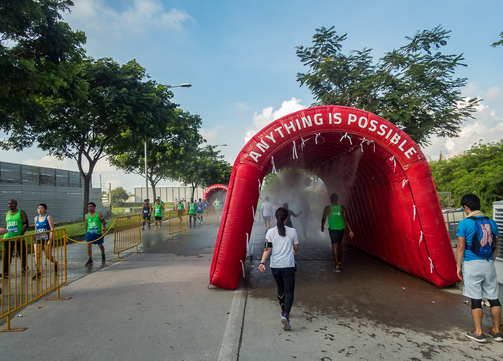 Standard Chartered Singapore Marathon 2018 - Tor Rnnow