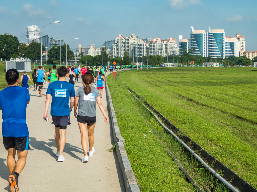 Standard Chartered Singapore Marathon 2018 - Tor Rnnow