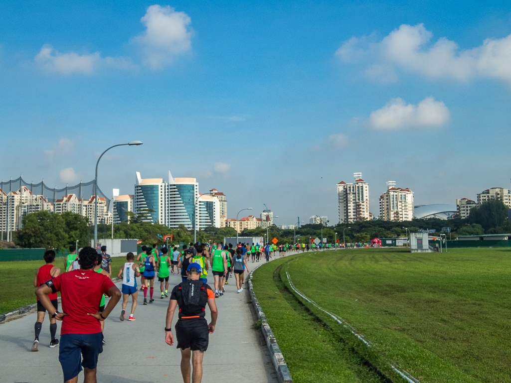 Standard Chartered Singapore Marathon 2018 - Tor Rnnow