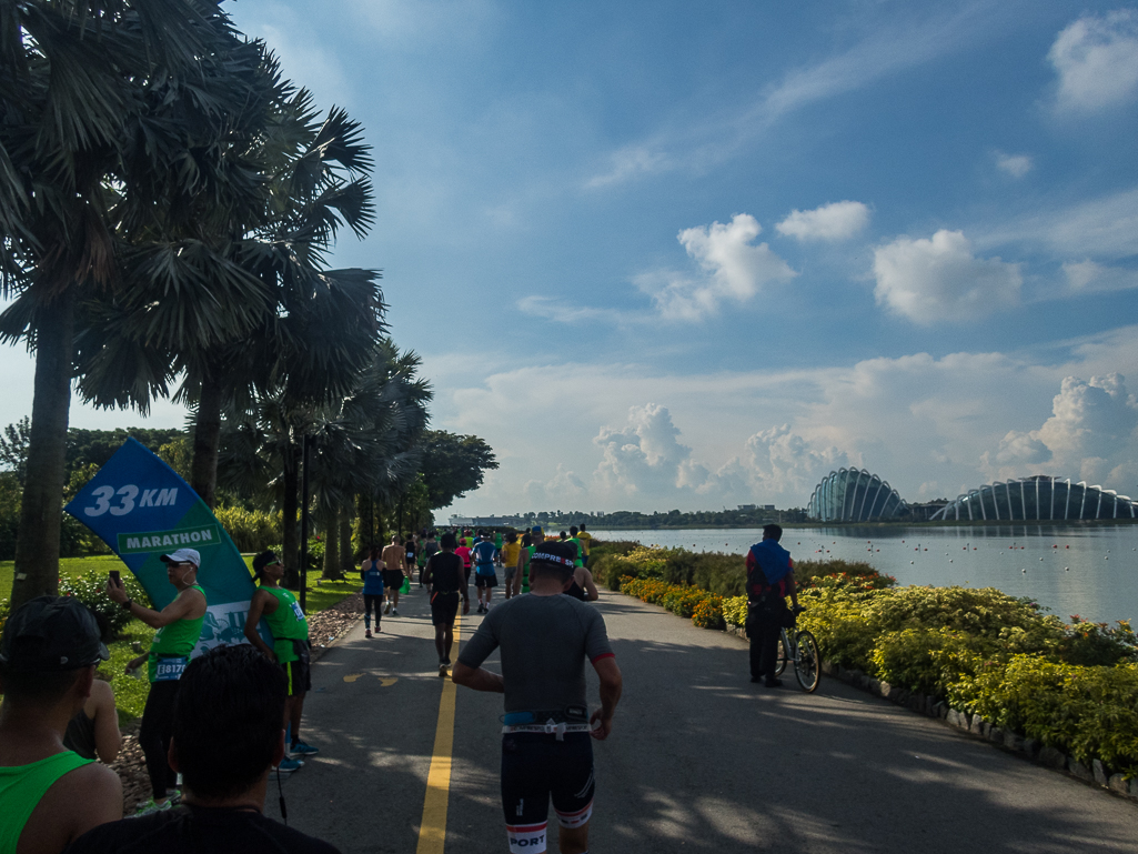 Standard Chartered Singapore Marathon 2018 - Tor Rnnow