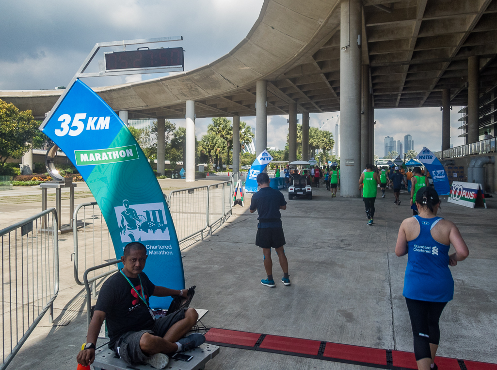 Standard Chartered Singapore Marathon 2018 - Tor Rnnow